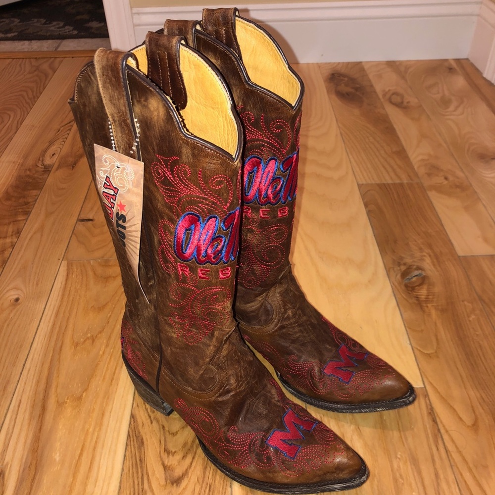 Ole Miss cowboy boots never worn